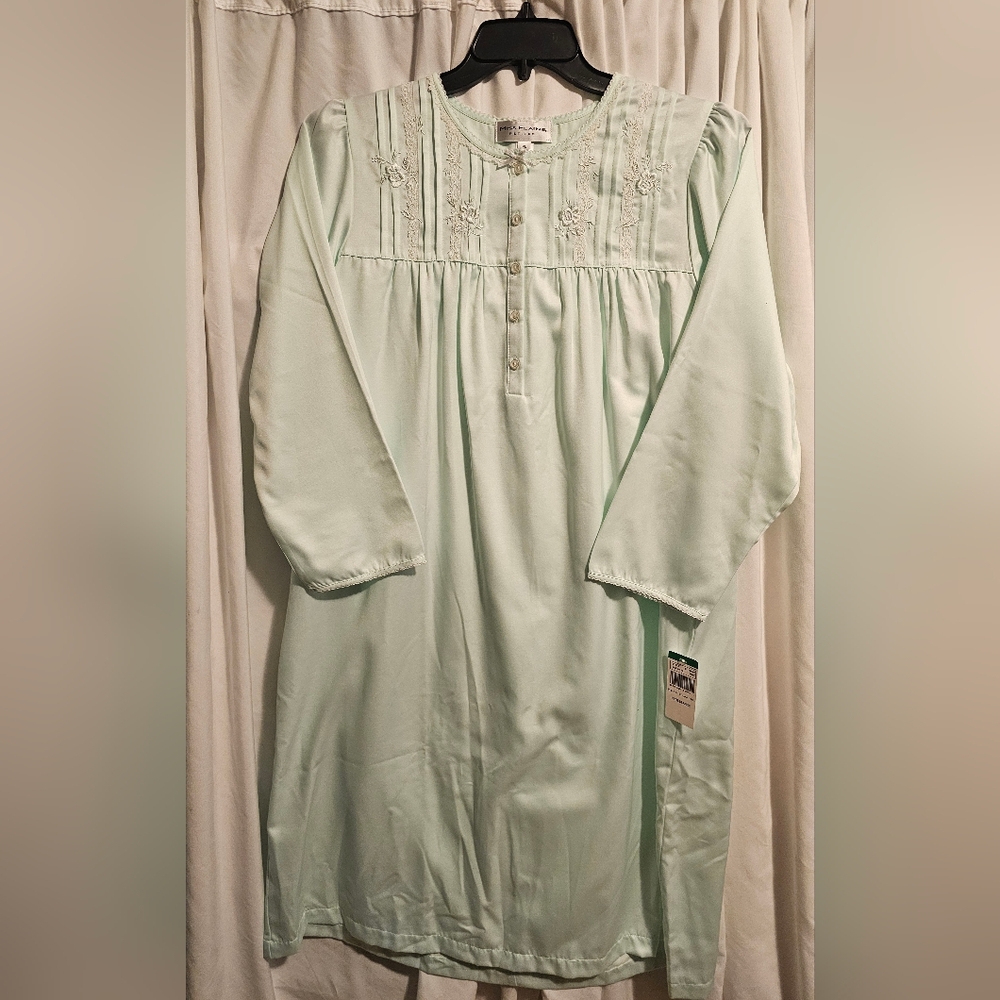Miss Elaine Light Green Long Nightgown with Lace Trim. New, Sz. PL